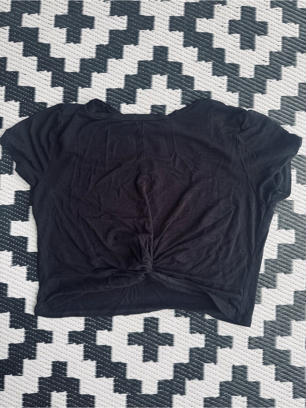 GAZE Black Twist-Front Crop Top - L